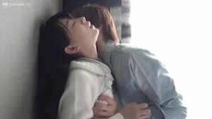 Mới bóp vú em thôi mà em đã chịu không nổi rồi